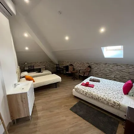 Castle House Center בית נופש *