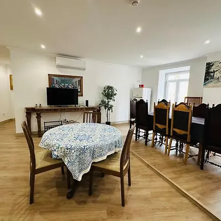Castle House Center לואה
