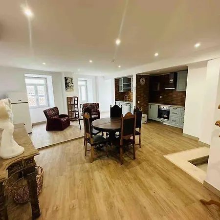 Castle House Center לואה